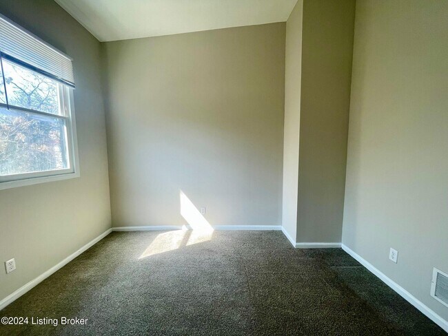 Photo - 114 W Oak St Unit 1