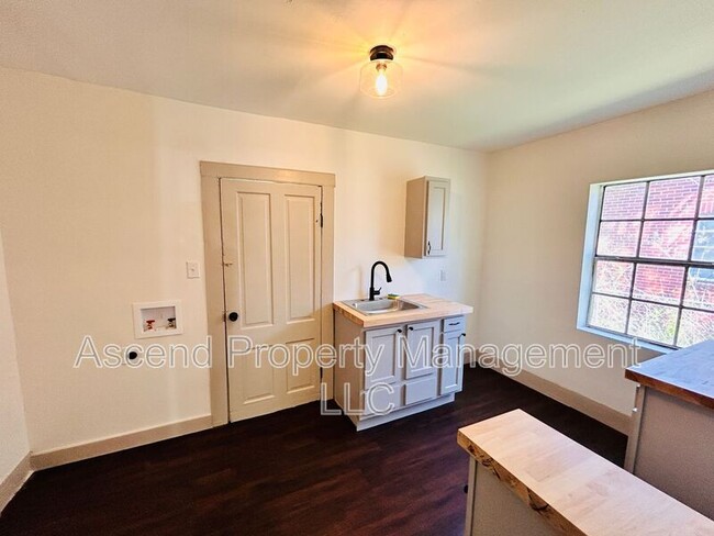 Photo - 727 Henderson Ave Unit B