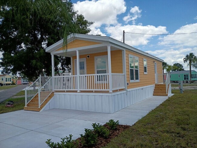 32 Lily Dr