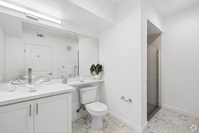 2BR, 2BA - 1,137SF - Bathroom