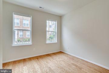 Photo - 612 Totten Pl NE