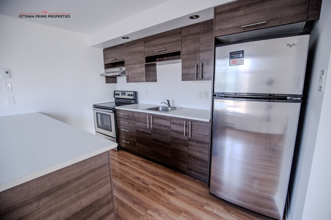 Building Photo - Modern 1-bedroom apartment near downtown Ottawa Unit 5