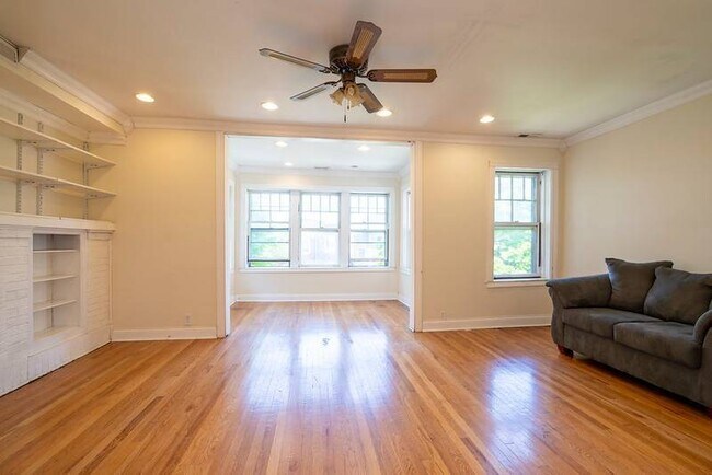 Photo - 4825 N Sawyer Ave Unit 2