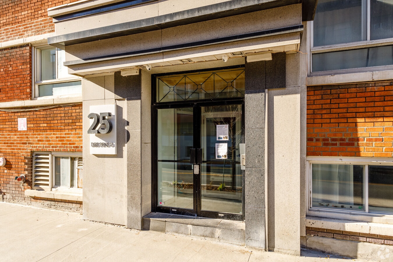 Photo - 25 Av des Pins O