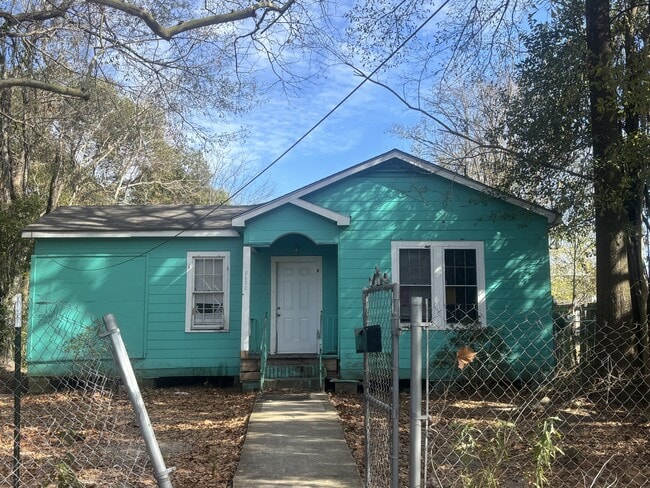 Building Photo - 3320 Geronimo St