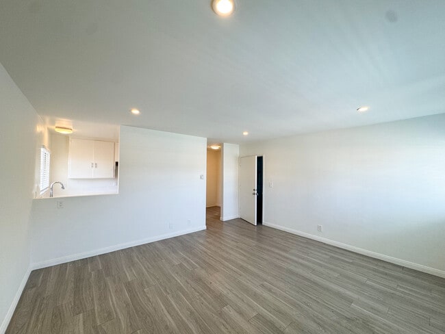 Photo - 921 N Eucalyptus Ave