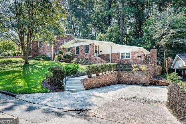 Photo - 799 Marstevan Dr NE