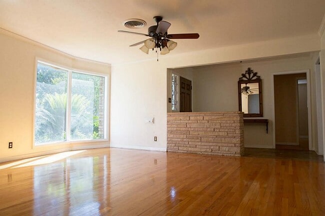 Photo - 4031 Martinshire Dr