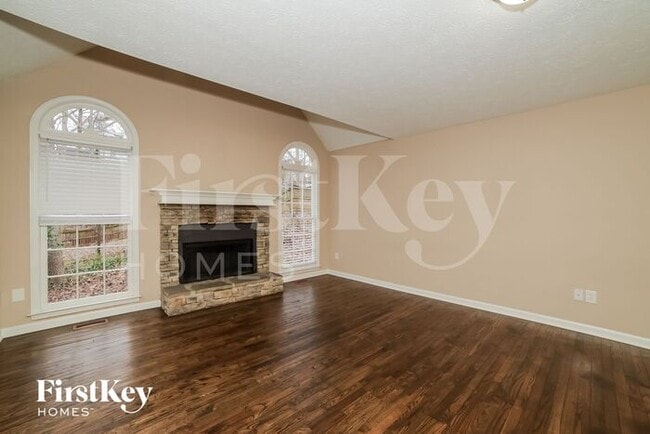 Photo - 320 Due W St