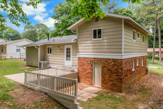 Photo - 2080 Dundee Dr SE