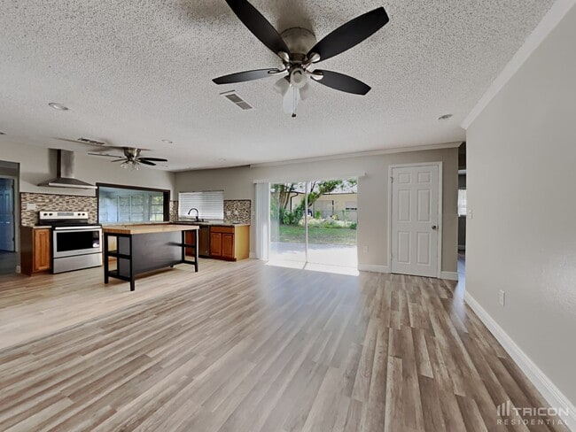 Photo - 13005 Willoughby Ln