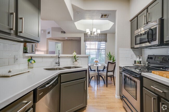 2BR, 2BA - 1,075SF
