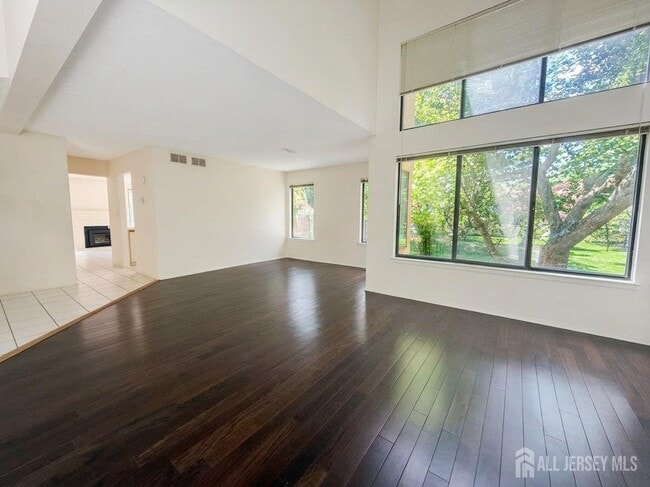 83 Sayre Dr