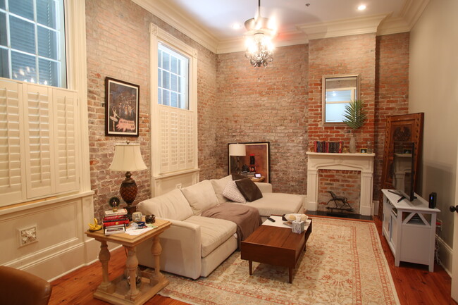 Building Photo - 1225 Bourbon St Unit #A Rental