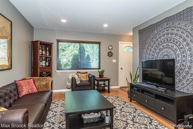 Photo - 3800 Elmhurst Ave