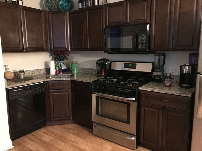 Building Photo - 1800 S 18th St Unit 2F