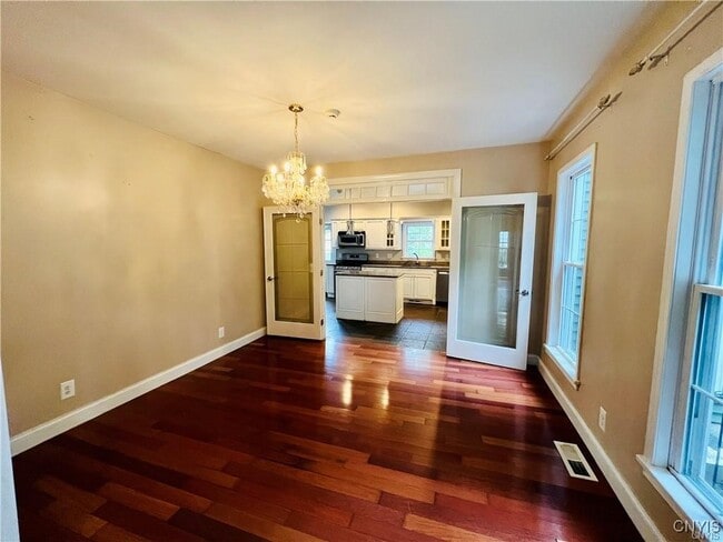 Photo - 130 East Ave