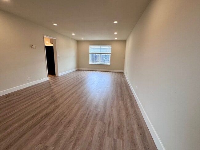 Photo - Spacious House with pool, family room, garage, deck and low maintenance landscaping