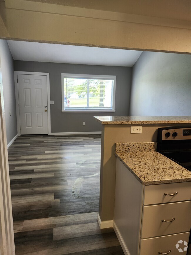 Building Photo - 1003 Village Circle Dr Unit 1003 Rental
