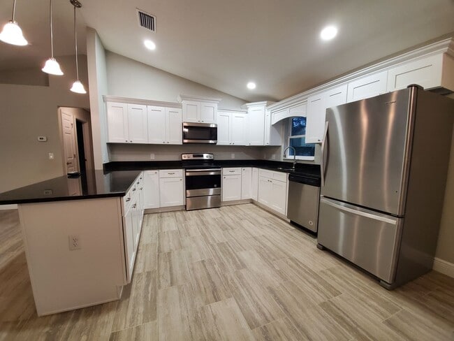 Photo - Citrus Springs 3/2/2 Almost NEW