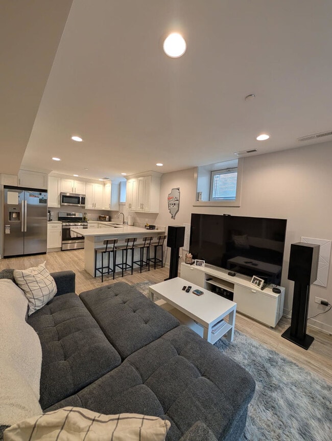 Photo - 3144 N Leavitt St