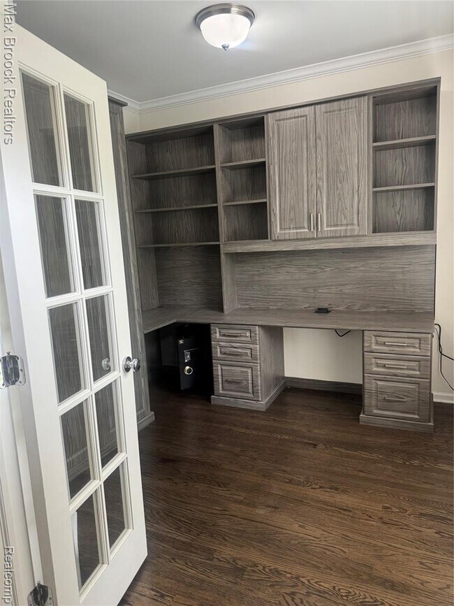 Photo - 537 Graten St