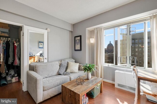 Photo - 1727 Massachusetts Ave NW Unidad 605