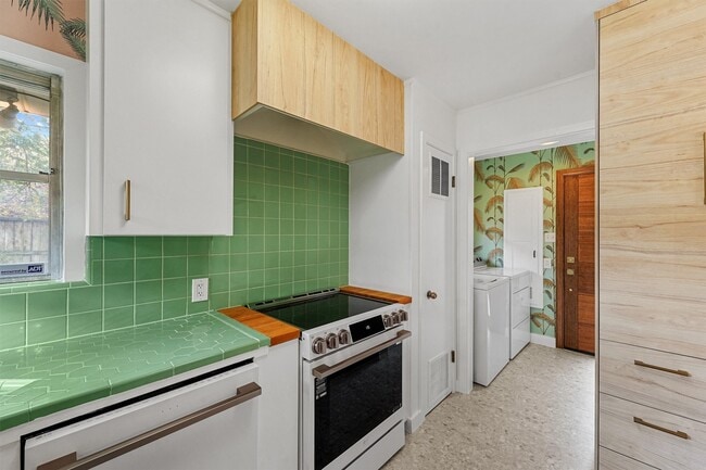 Photo - 2052 Addison Rd