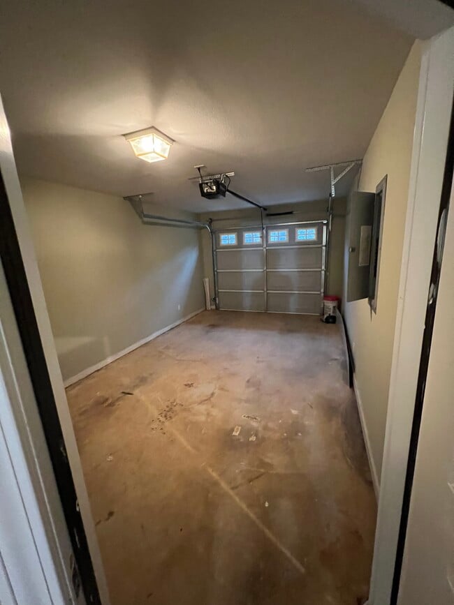 Cochera - 140 Coral Ln