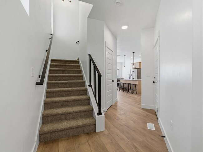 Photo - RES_VANDERWATT_866 Unit RES_VANDERWATT_866_UPSTAIRS