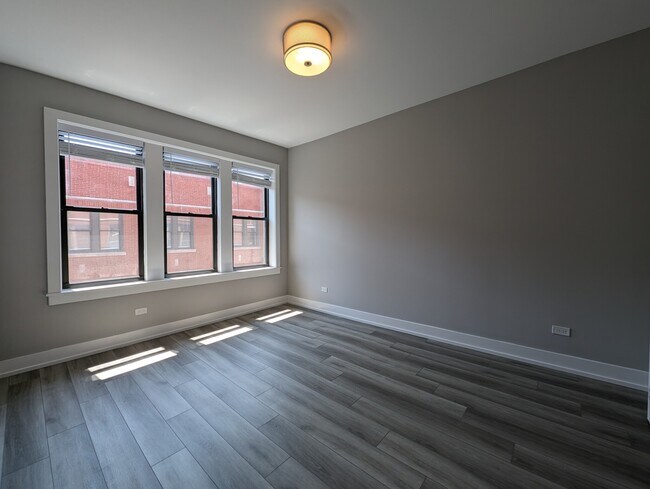 Photo - 3941 N Janssen Ave Unit 2