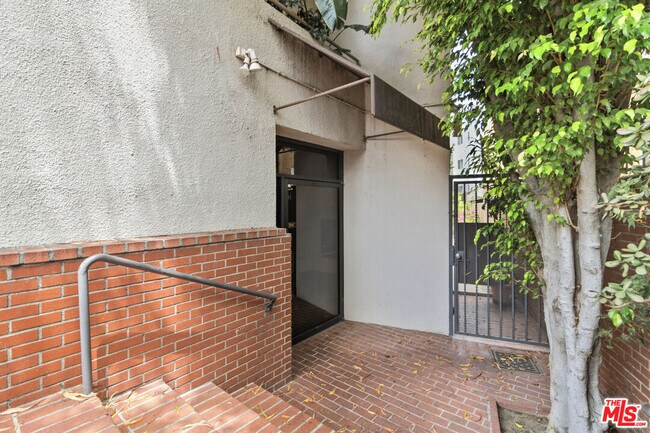 500 S Barrington Ave Unit 2