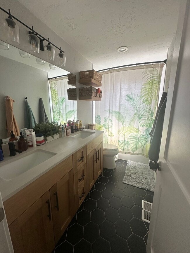Photo - Orem Duplex - Upstairs
