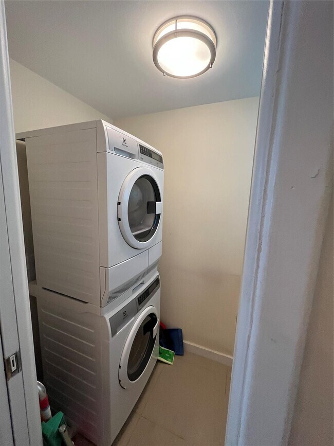 Photo - 333 NE 21st Ave Unit 318