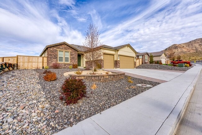 Photo - Panoramic views of the valley with a modern updated home!