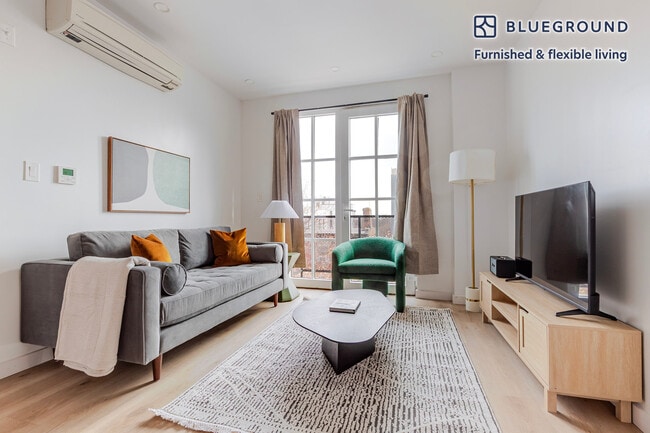 Building Photo - 68 Gold St