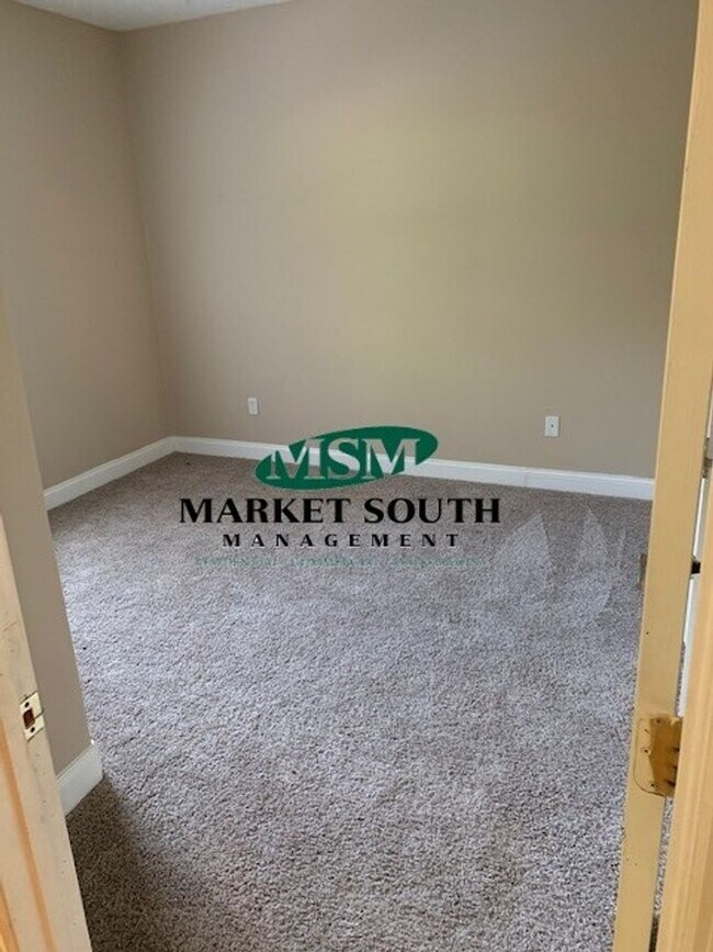 Photo - **APPLICATION PENDING!! BLOOMINGDALE DUPLEX