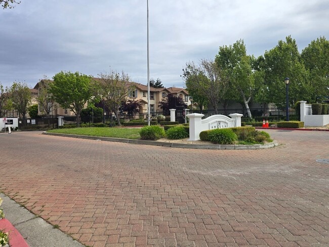 Building Photo - Beautifully Remodeled Tri Story Home located in a Gated Community ...