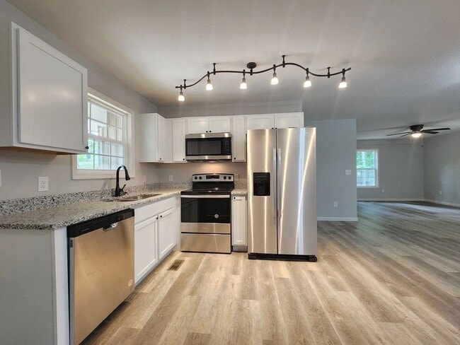 Photo - Stunning 3-Bedroom All-Brick Home with New Appliances & Large Deck in Kodak, TN