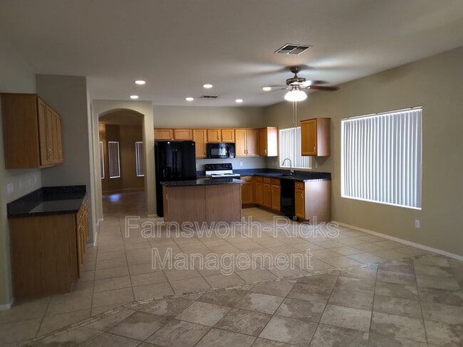 Photo - 1154 E Locust Dr