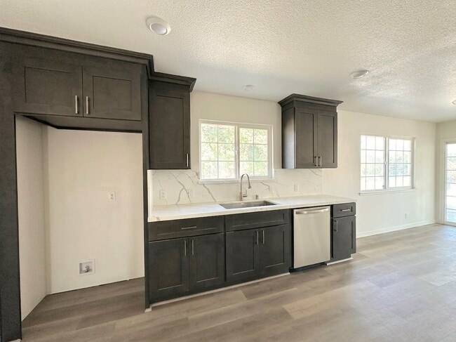 Photo - 15050 Cottage Ave