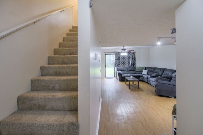 Photo - 34 Knollwood Cir