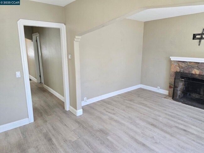 Photo - 1129 Bishop St