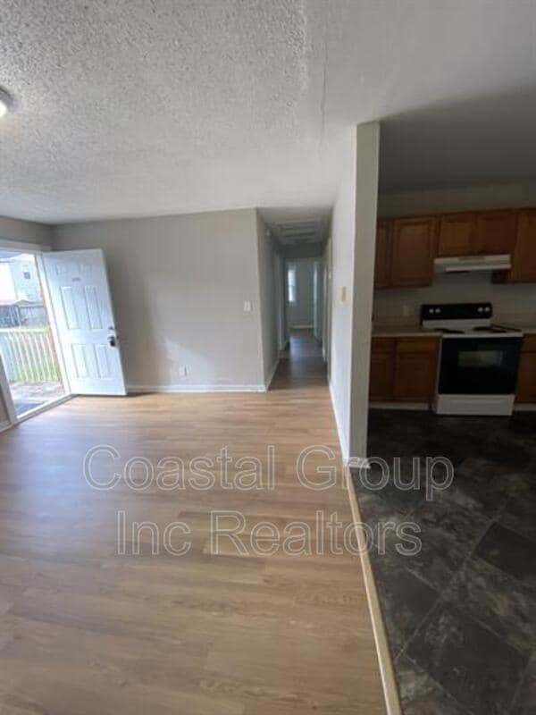 Photo - 9533 19th Bay St