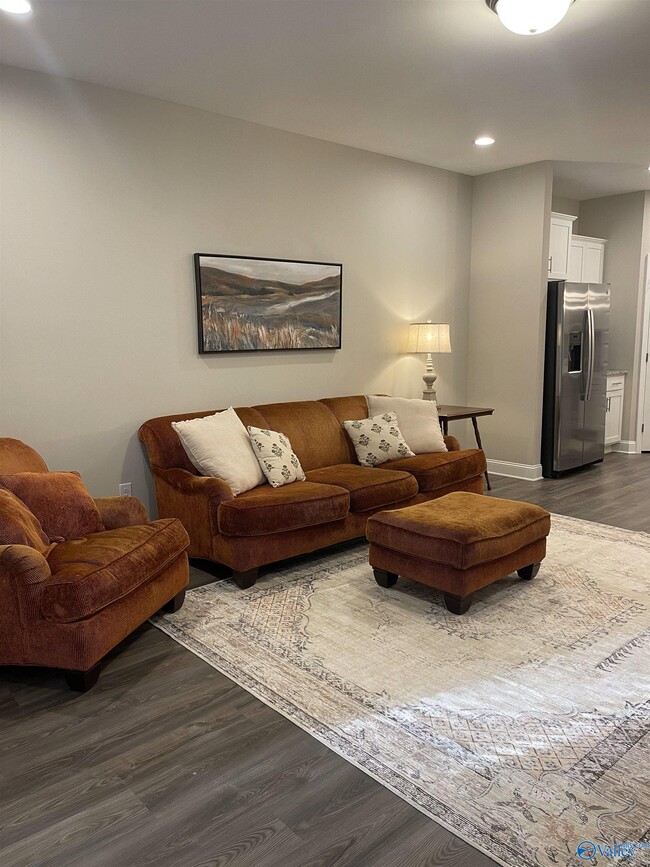 Photo - 425 Ronnie Drive SE