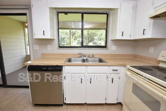 Photo - 1440 Ridge Lake Ct