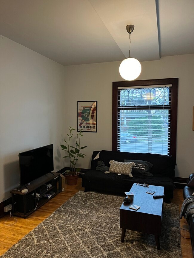 Living Room - 2544 Aldrich Ave S Unit 1