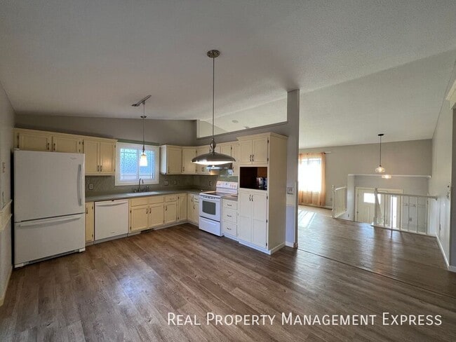 Charming 4 bed 2 Bath Home! - Charming 4 bed 2 Bath Home!