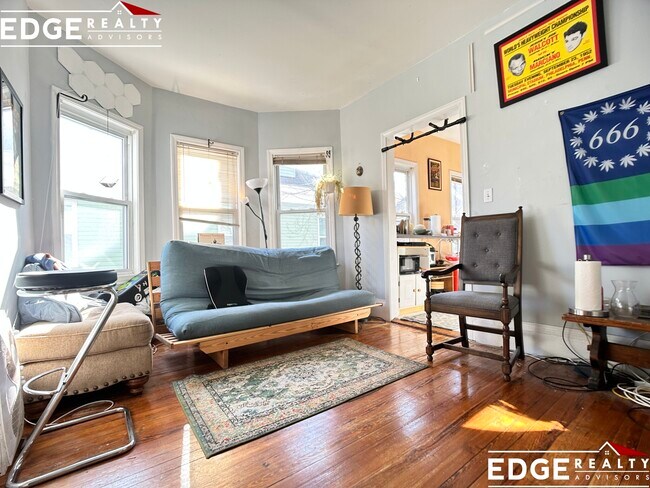 Photo - 72 Antwerp St