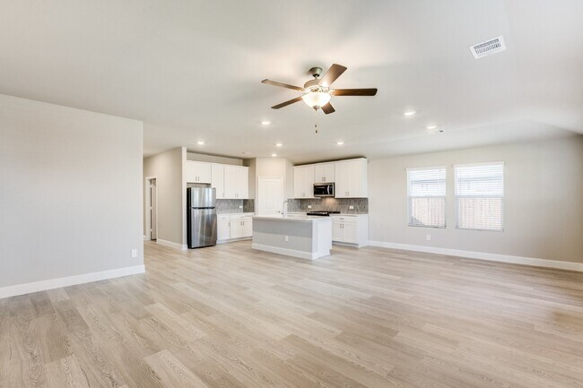 Photo - 702 Williams Wy